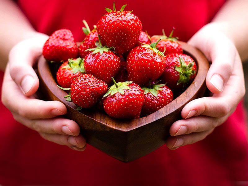 Çilek Zayıflatırmı? Kilo Aldırır mı? Diyette Çilek Ne Kadar Yenmeli?