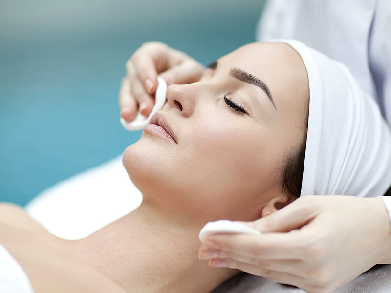 Glikolik Asit Peeling Nedir? Faydaları, Yaptıranlar ve Kullananlar