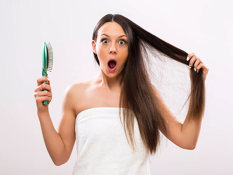 Kadınlarda Saç Dökülmesi Neden Olur?