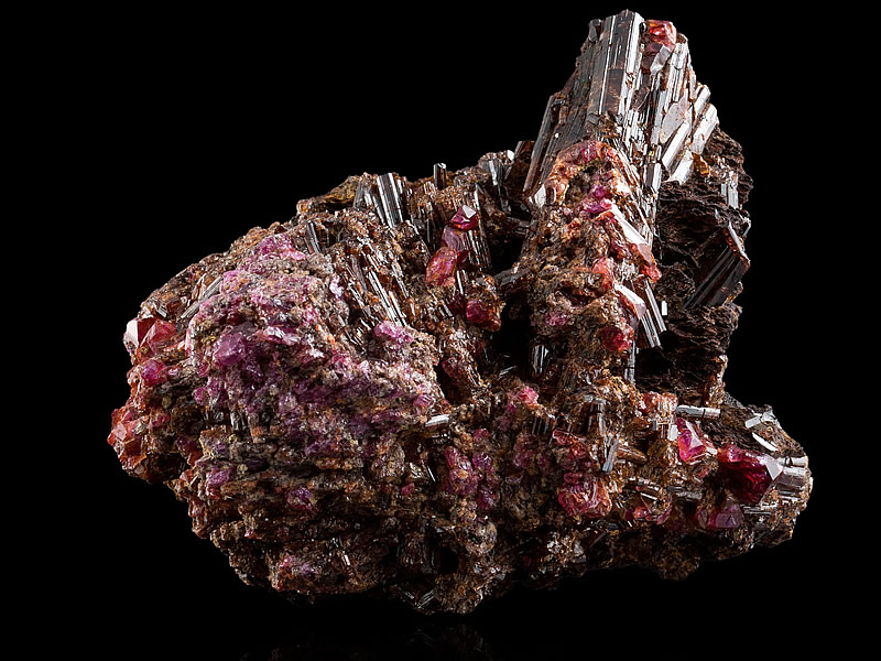 Painite Taşı Nedir? Nerede Bulunur? Sertliği ve Özelliği