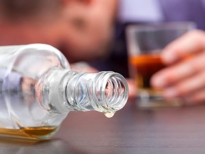 Alkol Koması Belirtileri Nelerdir? Öldürür mü? Nasıl Anlaşılır?