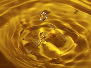 Altın Suyu Faydaları ve Zararları Nelerdir? Kullanım Şekli ve Kullananlar