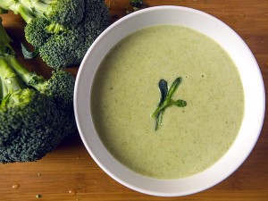 Brokoli Çorbası, Yemeği ve Salatası Nasıl Yapılır?
