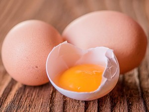 Çiğ Yumurta Nasıl İçilir? Faydaları ve Zararları Nelerdir?