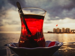 Çok Çay İçmenin Cilde, Mideye Zararları ve Yan Etkileri