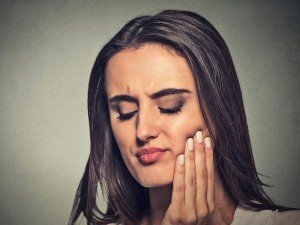 Diş Ağrısı Neden Olur? Nasıl Geçer? Diş Ağrısına Evde Çözüm Önerileri
