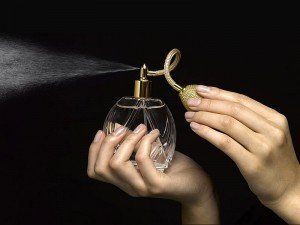 Feromonlu Parfüm Nedir? Feromon İçeren Parfümler Gerçek mi?