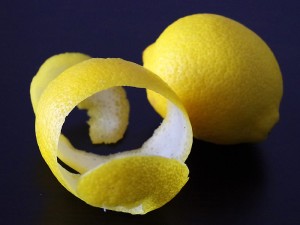 Limon Kabuğunu Kaynatıp İçmenin Eklemlere Faydaları Nelerdir?