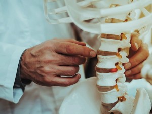 Osteoporoz Nedir? Nasıl Anlaşılır? Tedavisi Nasıl Yapılır? İlaçları ve Egzersizleri