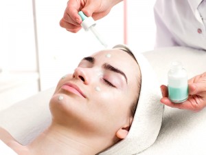 Retinol Nedir? Retinol İçeren Kremler ve Serumlar Nelerdir? Ne İşe Yarar?