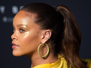 Rihanna Makyajı Nasıl Yapılır? Rihanna Nasıl Makyaj Yapıyor? Makyaj Sırları Nelerdir?