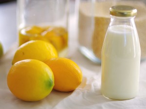 Süte Limon Sıkmak Zayıflatır mı? Neye İyi Gelir?