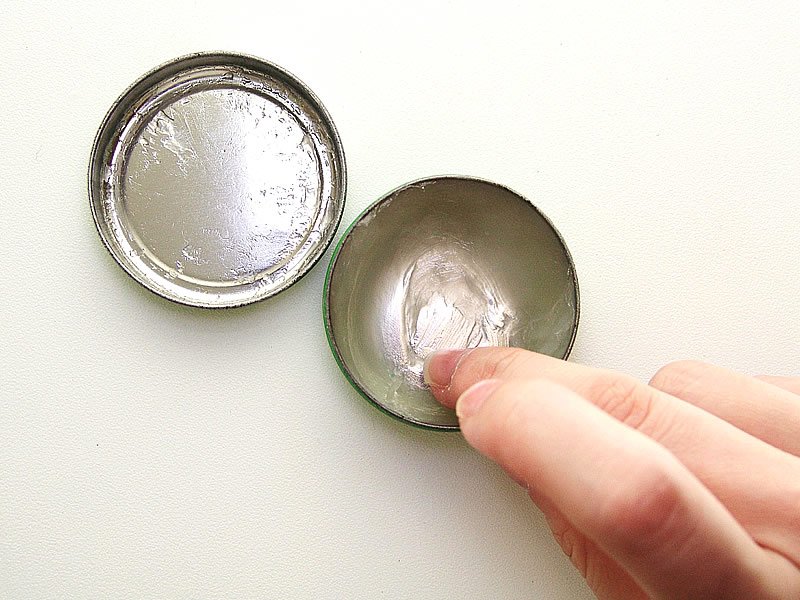 Vazelin Yüze Sürülür mü?