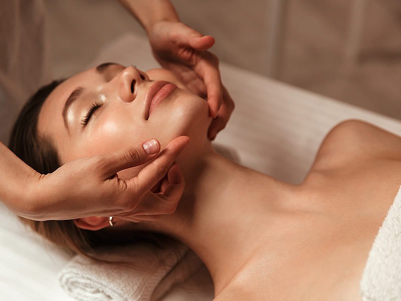 Yüz Masajı Nasıl Yapılır?